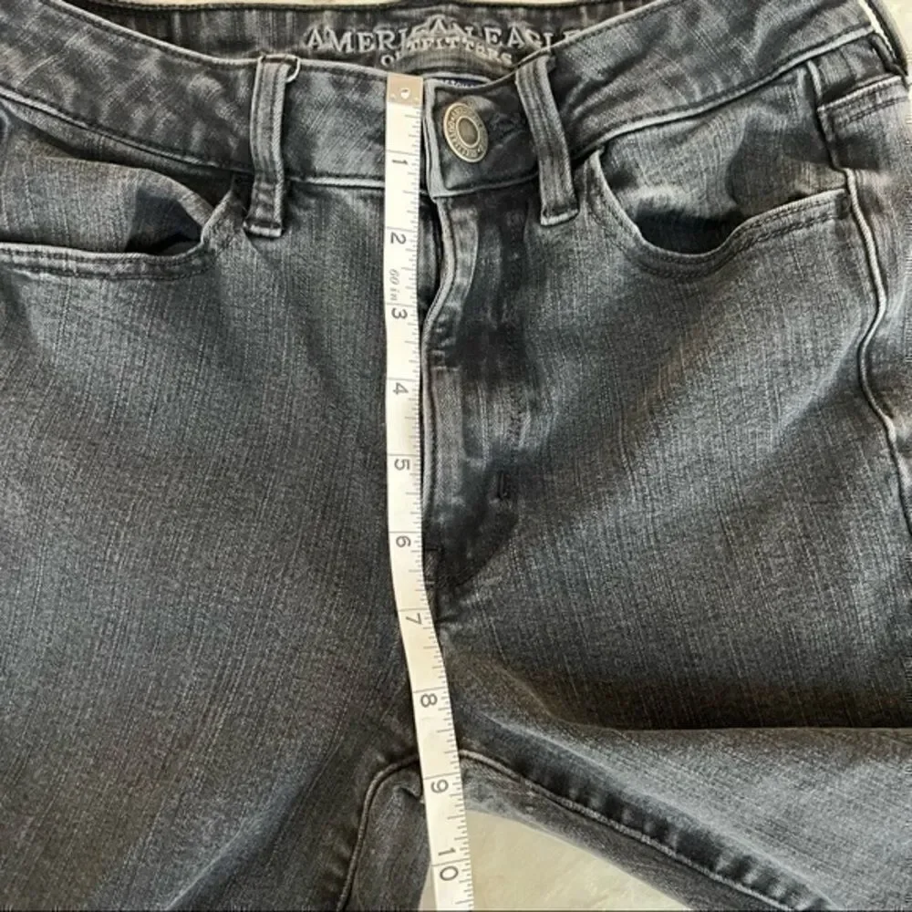 American Eagle dark grey super stretch skinny jeans regulas size 2 raw hem